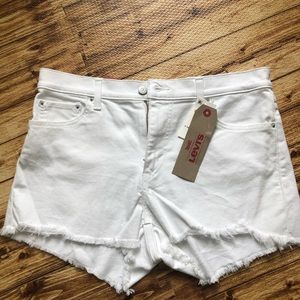 NWT Levi’s high rise white shorts 10/W30 14/W32